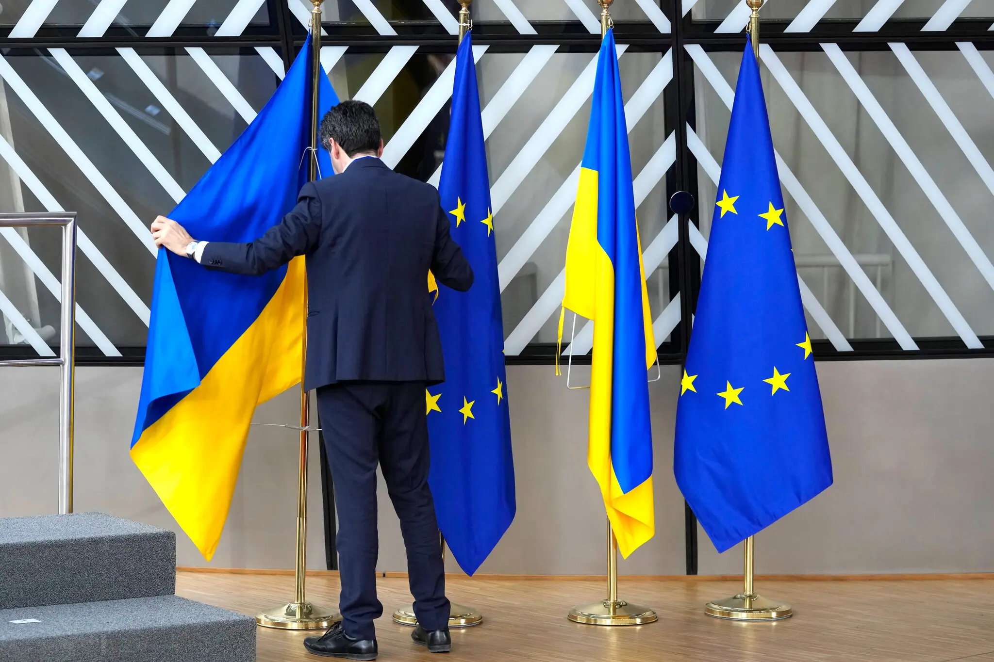 Україна отримає менше від ЄС: чому зменшили транш у рамках Ukraine Facility і що стоїть за затримкою фінансування